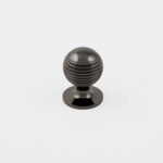 Ribbed knob