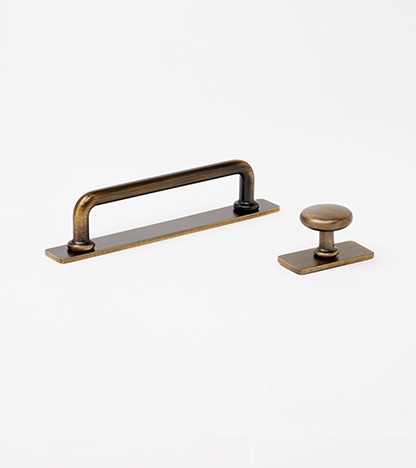 D handle with round knob